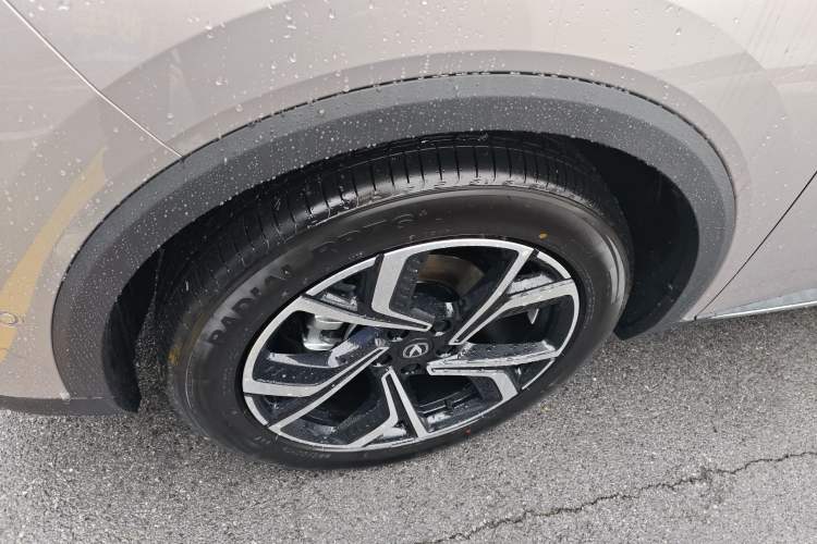 Used CHANGAN CS55PLUS 2026 Fourth Generation New Blue Whale 1.5T TianShu Premium Trim Left Front Wheel Hub