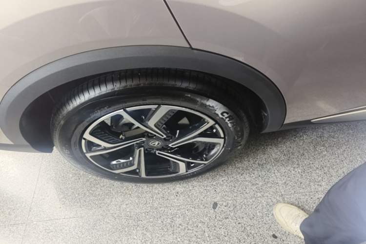 Used CHANGAN CS55PLUS 2026 Fourth Generation New Blue Whale 1.5T TianShu Premium Trim Right Rear Wheel Hub