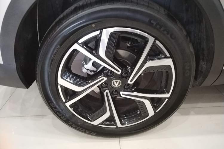 Used CHANGAN CS55PLUS 2026 Fourth Generation New Blue Whale 1.5T TianShu Premium Trim Right Rear Wheel Hub