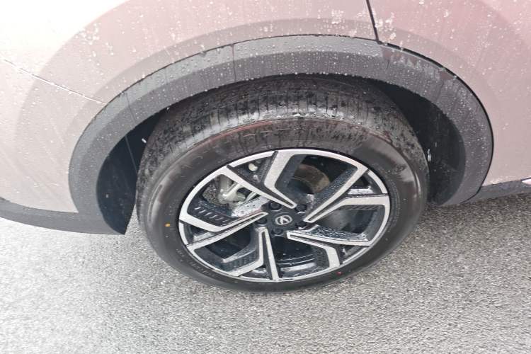 Used CHANGAN CS55PLUS 2026 Fourth Generation New Blue Whale 1.5T TianShu Premium Trim Right Rear Wheel Hub