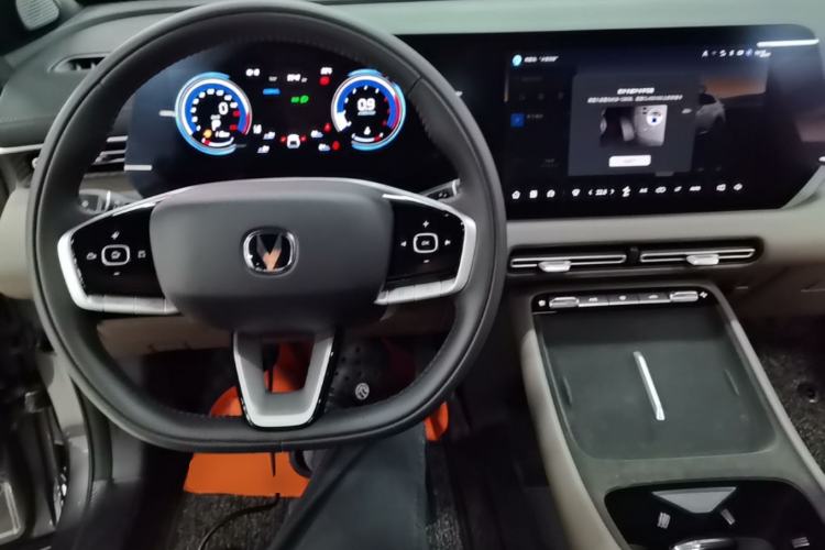 Used CHANGAN CS55PLUS 2026 Model Fourth-Generation New Blue Whale 1.5T Leading Model Center Console