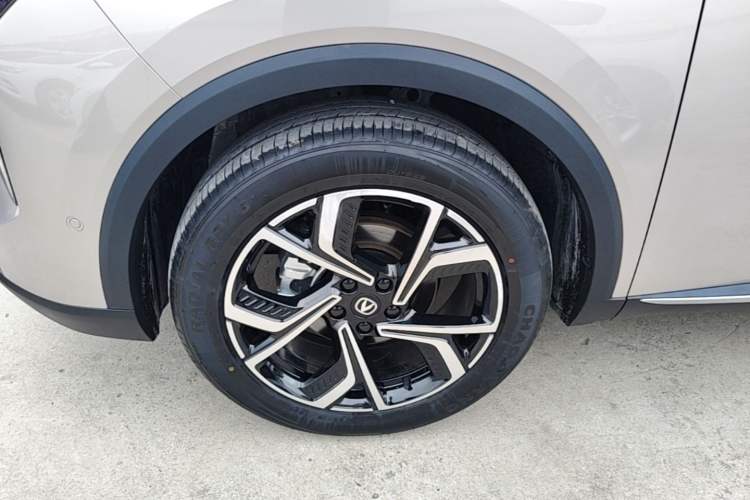 Used CHANGAN CS55PLUS 2026 Fourth Generation New Blue Whale 1.5T TianShu Premium Trim Left Front Wheel Hub