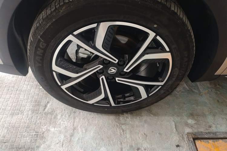 Used CHANGAN CS55PLUS 2026 Fourth Generation New Blue Whale 1.5T TianShu Premium Trim Left Front Wheel Hub