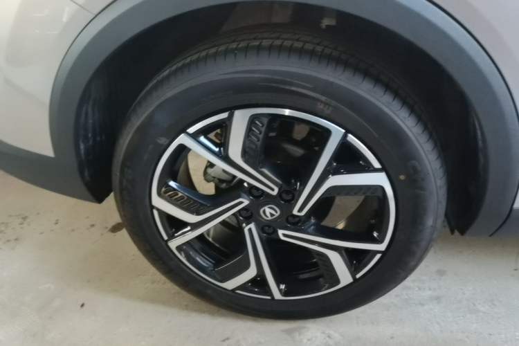 Used CHANGAN CS55PLUS 2026 Fourth Generation New Blue Whale 1.5T TianShu Premium Trim Right Rear Wheel Hub
