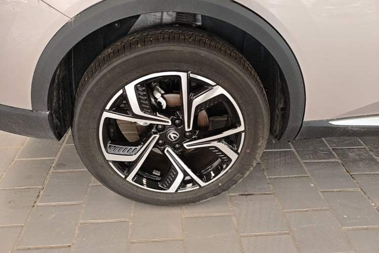 Used CHANGAN CS55PLUS 2026 Fourth Generation New Blue Whale 1.5T TianShu Premium Trim Right Rear Wheel Hub