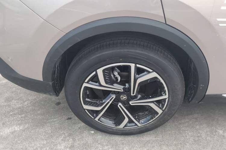 Used CHANGAN CS55PLUS 2026 Fourth Generation New Blue Whale 1.5T TianShu Premium Trim Right Rear Wheel Hub