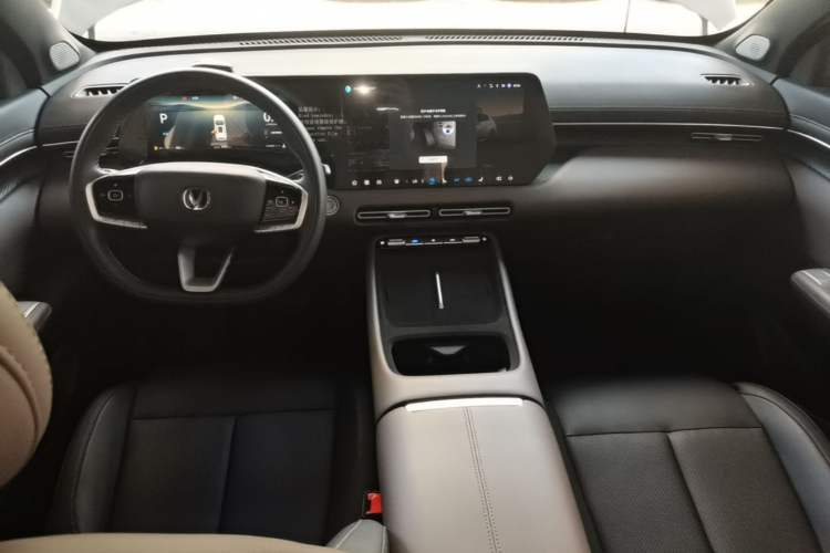 Used CHANGAN CS55PLUS 2026 Fourth Generation New Blue Whale 1.5T TianShu Premium Trim Center Console
