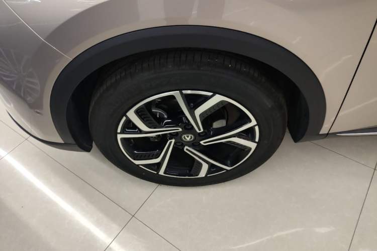 Used CHANGAN CS55PLUS 2026 Fourth Generation New Blue Whale 1.5T TianShu Premium Trim Left Front Wheel Hub