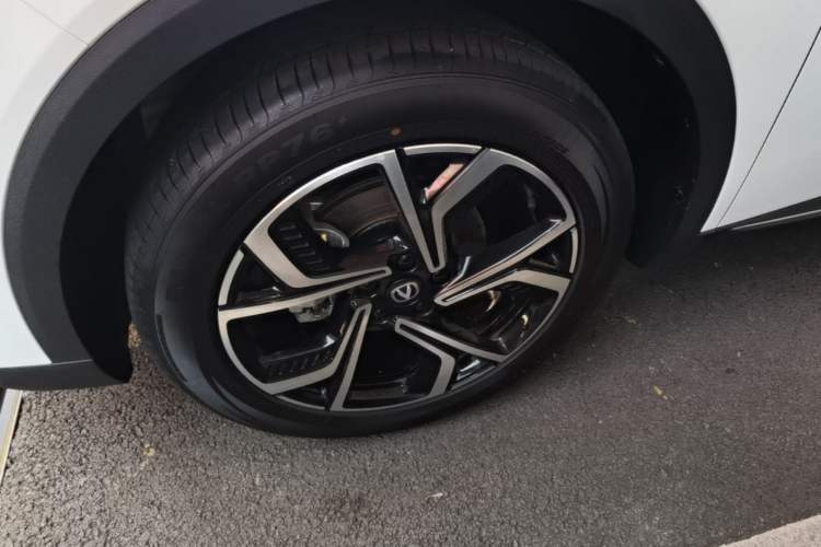 Used CHANGAN CS55PLUS 2026 Fourth Generation New Blue Whale 1.5T TianShu Premium Trim Left Front Wheel Hub