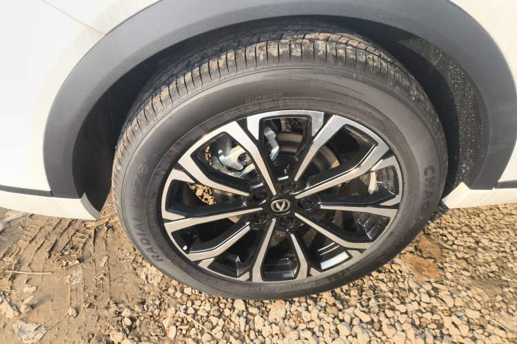 Used CHANGAN CS55PLUS PHEV 2025 Smart New Blue Whale 125km Battleship Edition Right Rear Wheel Hub
