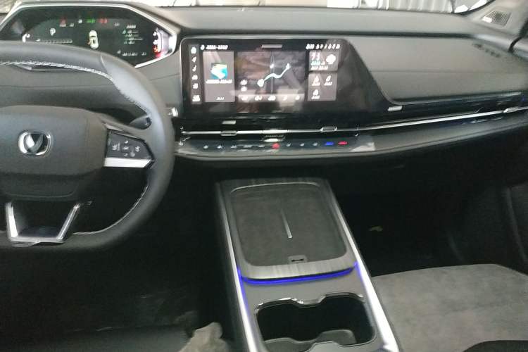 Used CHANGAN CS55PLUS PHEV 2025 Smart New Blue Whale 125km Battleship Edition Audio And AC Panel