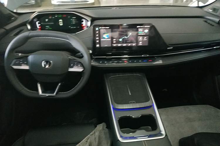 Used CHANGAN CS55PLUS PHEV 2025 Smart New Blue Whale 125km Battleship Edition Center Console