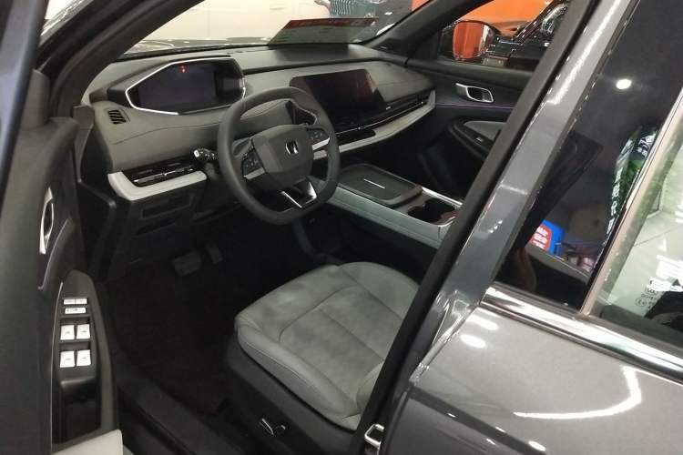 Used CHANGAN CS55PLUS PHEV 2025 Smart New Blue Whale 125km Battleship Edition Driver Seat