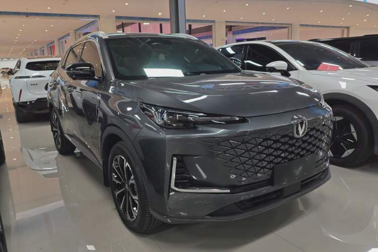 Used CHANGAN CS55PLUS PHEV 2025 Smart New Blue Whale 125km Battleship Edition Front Right 45 Deg