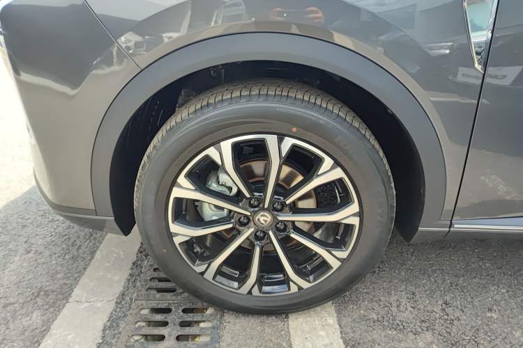 Used CHANGAN CS55PLUS PHEV 2025 Smart New Blue Whale 125km Ultra-Range Edition Left Front Wheel Hub