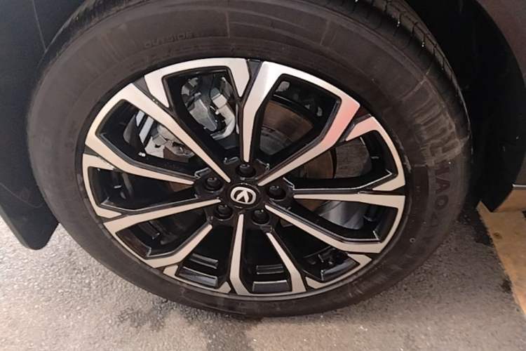 Used CHANGAN CS55PLUS PHEV 2025 Smart New Blue Whale 125km Battleship Edition Right Rear Wheel Hub