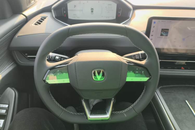 Used CHANGAN CS55PLUS PHEV 2025 Smart New Blue Whale 125km Battleship Edition Steering Wheel