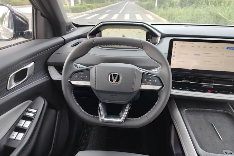 Used CHANGAN CS55PLUS PHEV 2025 Smart New Blue Whale 125km Battleship Edition Steering Wheel