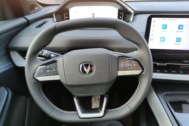 Used CHANGAN CS55PLUS PHEV 2025 Smart New Blue Whale 125km Battleship Edition Steering Wheel