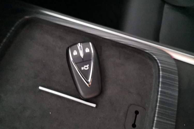 Used CHANGAN CS55PLUS PHEV 2025 Smart New Blue Whale 125km Battleship Edition Vehicle Key
