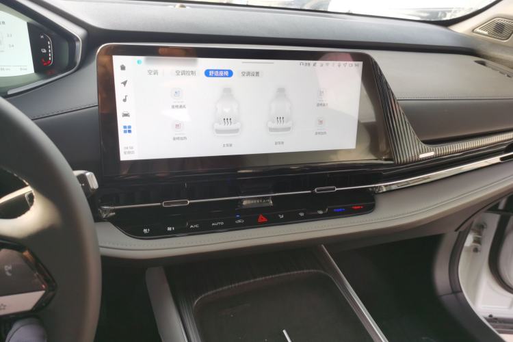 Used CHANGAN CS55PLUS PHEV 2025 Smart New Blue Whale 125km Ultra-Range Edition Audio And AC Panel