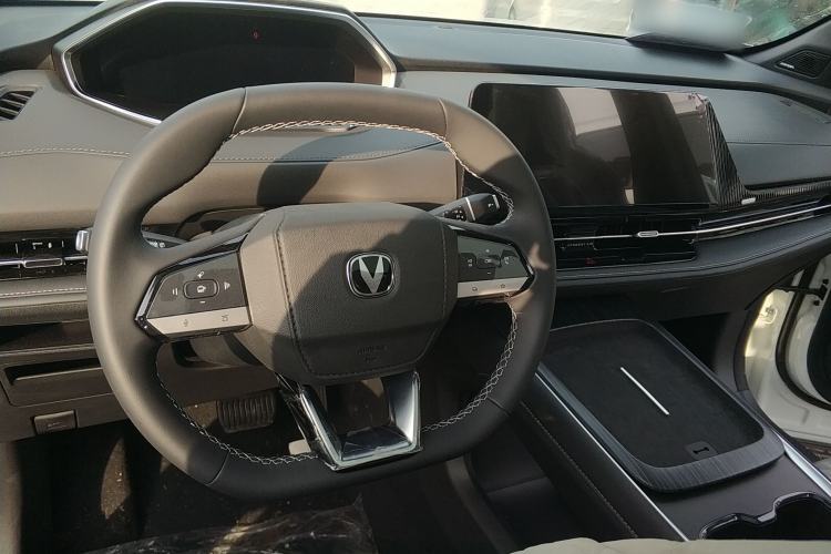 Used CHANGAN CS55PLUS PHEV 2025 Smart New Blue Whale 125km Battleship Edition Interior 2