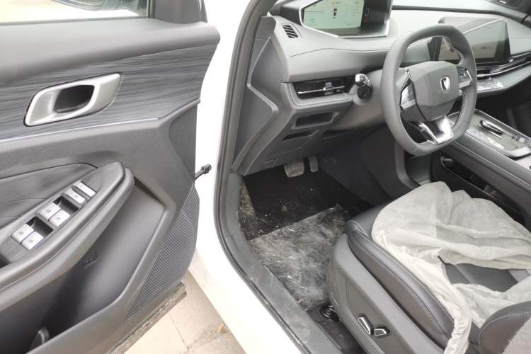 Used CHANGAN CS55PLUS PHEV 2025 Smart New Blue Whale 125km Battleship Edition Interior 3
