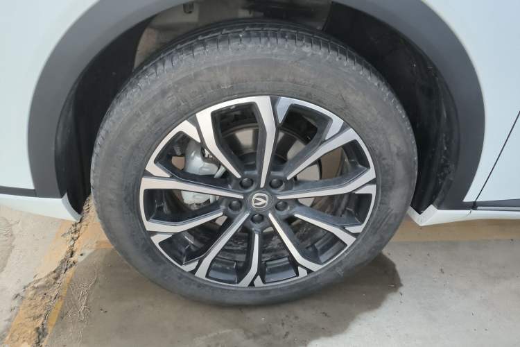 Used CHANGAN CS55PLUS PHEV 2025 Smart New Blue Whale 125km Ultra-Range Edition Left Front Wheel Hub