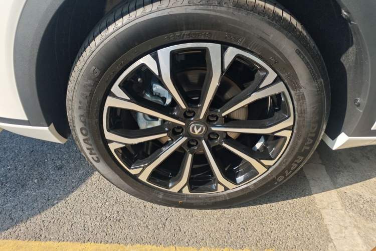 Used CHANGAN CS55PLUS PHEV 2025 Smart New Blue Whale 125km Ultra-Range Edition Left Front Wheel Hub