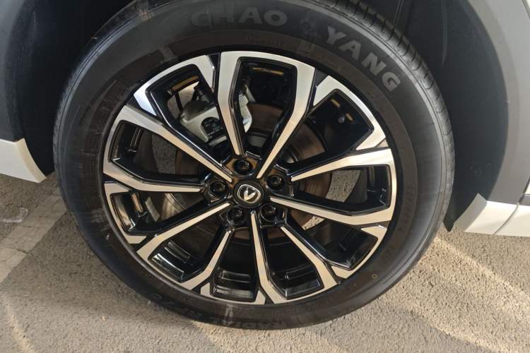 Used CHANGAN CS55PLUS PHEV 2025 Smart New Blue Whale 125km Ultra-Range Edition Right Rear Wheel Hub