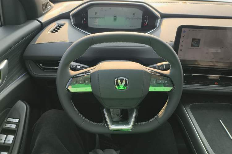 Used CHANGAN CS55PLUS PHEV 2025 Smart New Blue Whale 125km Battleship Edition Steering Wheel