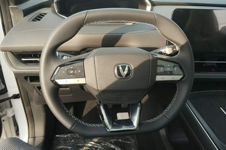 Used CHANGAN CS55PLUS PHEV 2025 Smart New Blue Whale 125km Battleship Edition Steering Wheel