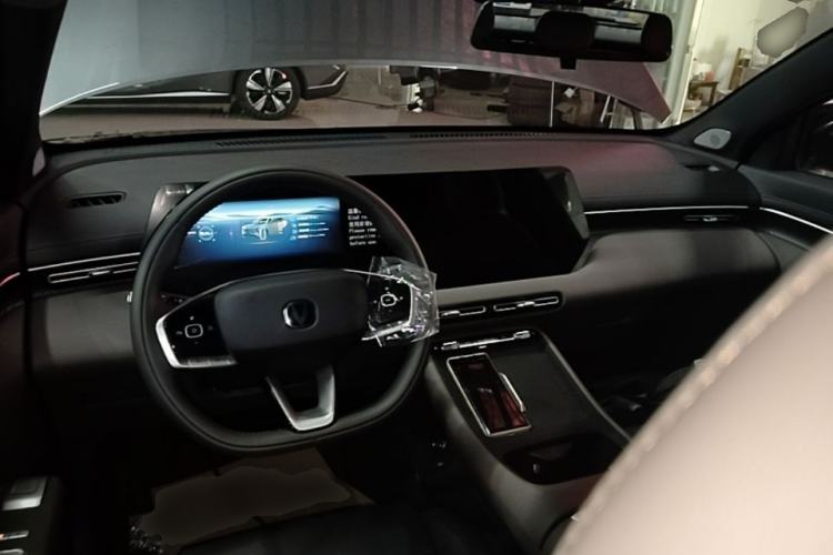 Used CHANGAN CS55PLUS PHEV 2026 Model, Smart New Blue Whale 125km Zhiyue Version Center Console