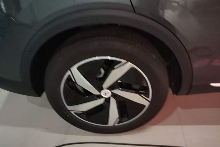 Used CHANGAN CS55PLUS PHEV 2026 Model, Smart New Blue Whale 125km Zhiyue Version Right Rear Wheel Hub