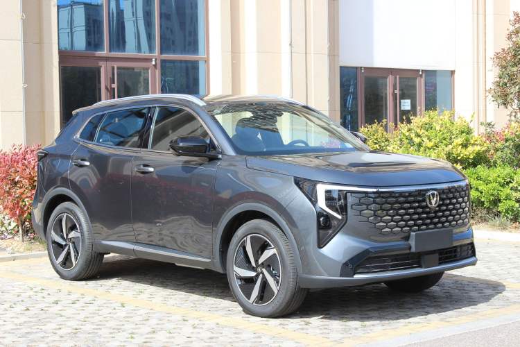 Used CHANGAN CS55PLUS PHEV 2026 Model, Smart New Blue Whale 125km Zhiyue Version Front Right 45 Deg