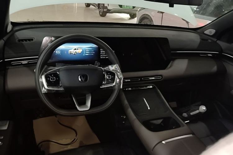 Used CHANGAN CS55PLUS PHEV 2026 Model, Smart New Blue Whale 125km Zhiyue Version Center Console
