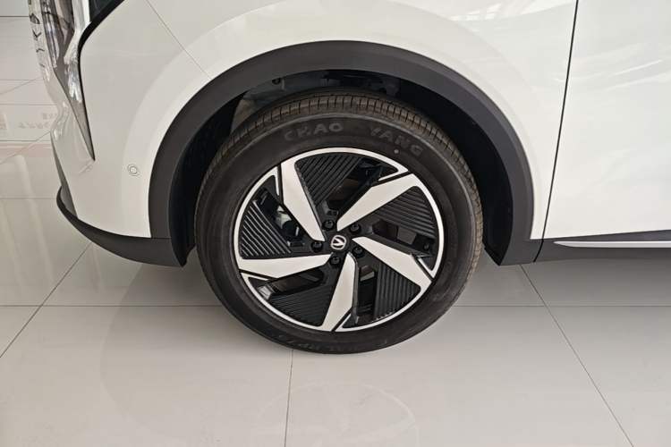 Used CHANGAN CS55PLUS PHEV 2026 Model, Smart New Blue Whale 125km Zhiyue Version Left Front Wheel Hub