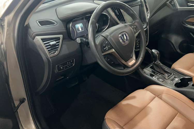 Used CHANGAN CS75 2017 Shangkui Edition 1.5T Automatic Fengxiang Model Driver Seat