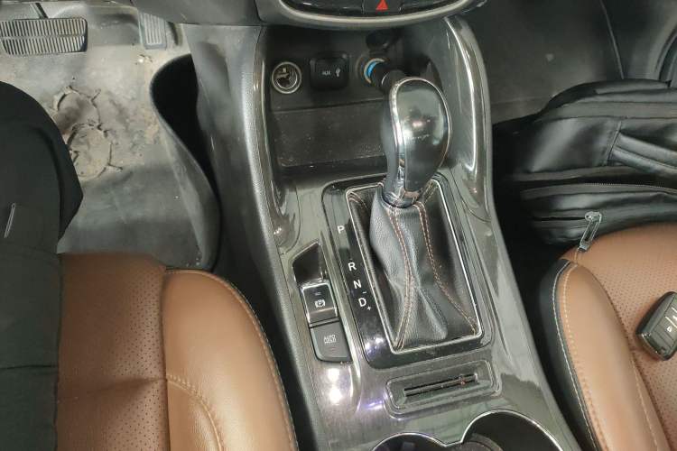 Used CHANGAN CS75 2017 Shangkui Edition 1.5T Automatic Fengxiang Model Gear Lever