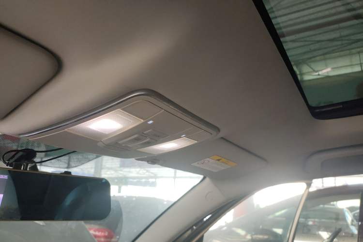Used CHANGAN CS75 2017 Shangkui Edition 1.5T Automatic Fengxiang Model Headliner