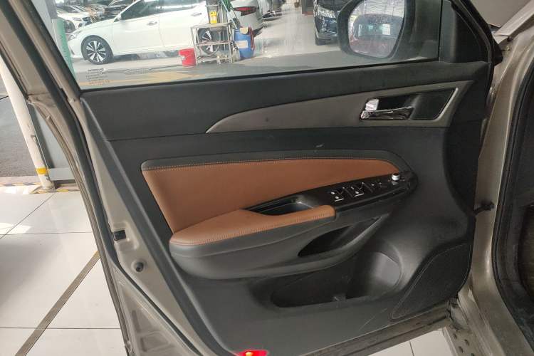 Used CHANGAN CS75 2017 Shangkui Edition 1.5T Automatic Fengxiang Model Left Front Door Interior