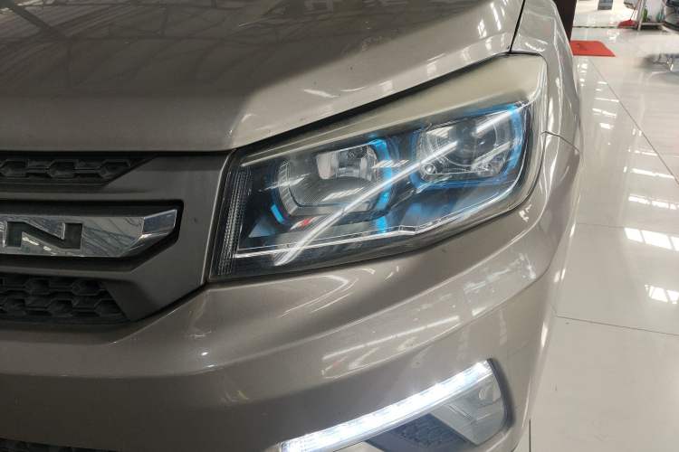 Used CHANGAN CS75 2017 Shangkui Edition 1.5T Automatic Fengxiang Model Left Front Headlight