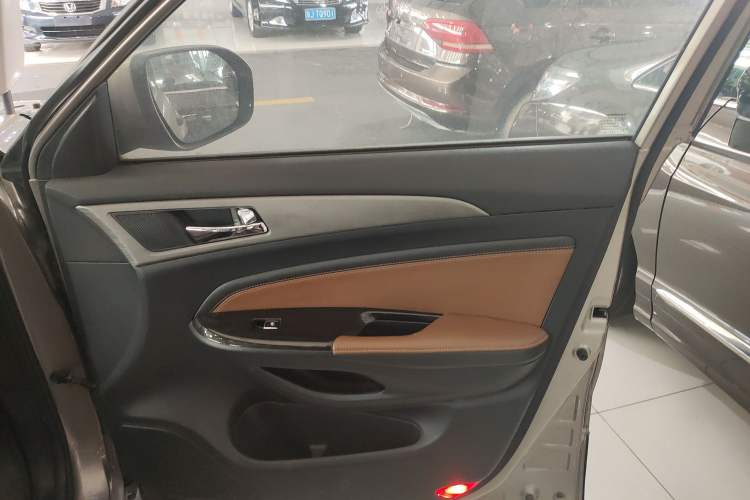 Used CHANGAN CS75 2017 Shangkui Edition 1.5T Automatic Fengxiang Model Right Front Door Interior