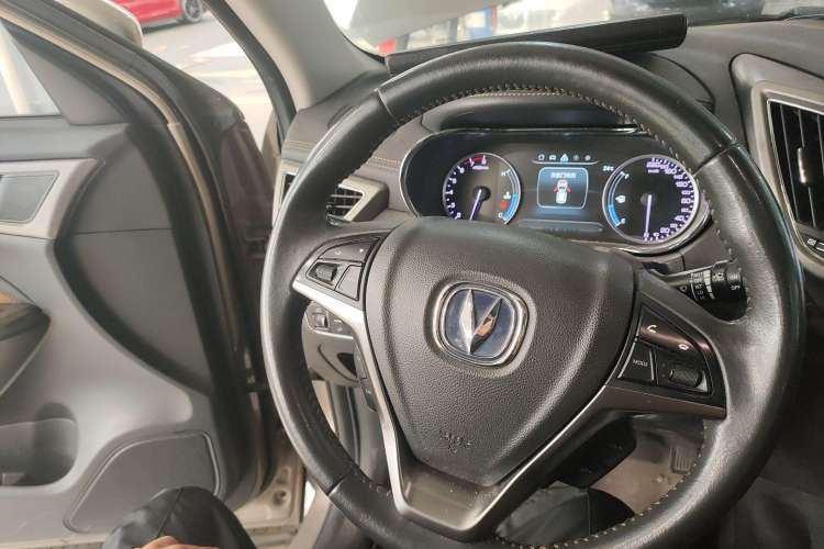 Used CHANGAN CS75 2017 Shangkui Edition 1.5T Automatic Fengxiang Model Steering Wheel