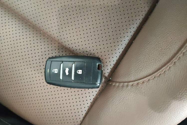 Used CHANGAN CS75 2017 Shangkui Edition 1.5T Automatic Fengxiang Model Vehicle Key