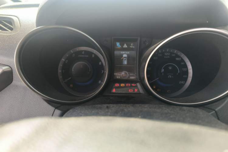 Used CHANGAN CS75 2014 2.0L Manual Leading Model China V Standard Odometer Close Up
