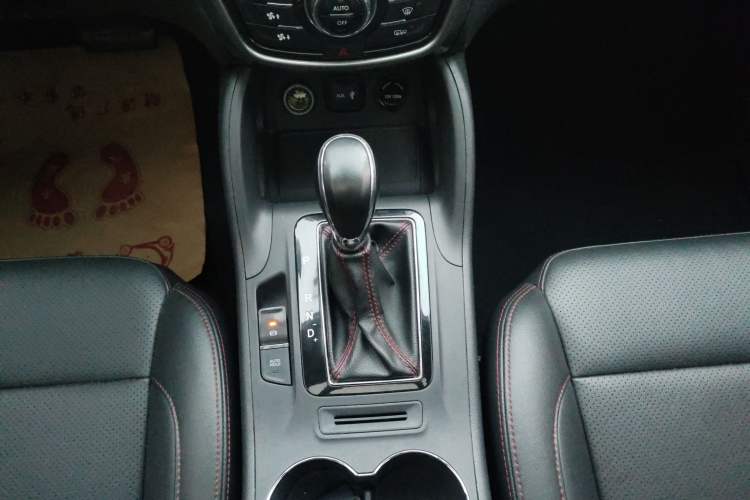 Used CHANGAN CS75 2015 1.8T Automatic 4x4 Elite Model China V Standard Gear Lever