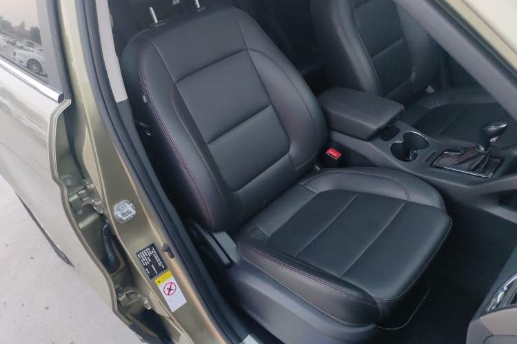 Used CHANGAN CS75 2015 1.8T Automatic 4x4 Elite Model China V Standard Right Front Seat