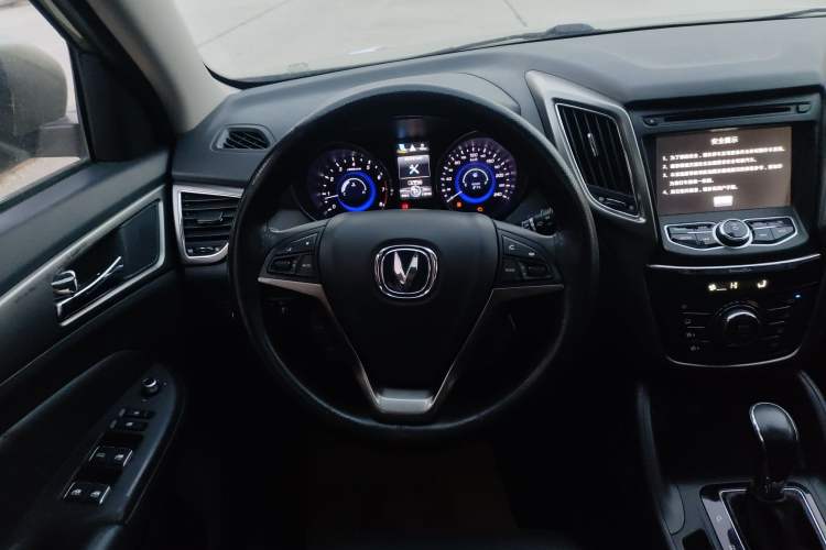 Used CHANGAN CS75 2015 1.8T Automatic 4x4 Elite Model China V Standard Steering Wheel