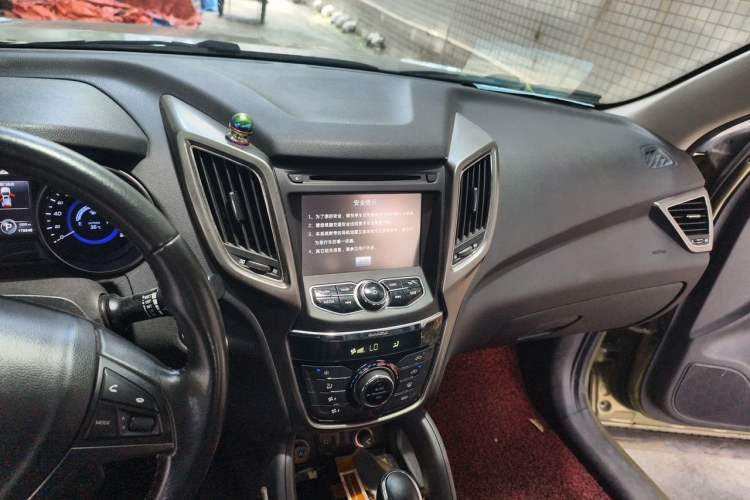 Used CHANGAN CS75 2014 1.8T Automatic Elite Model China IV Standard Audio And AC Panel